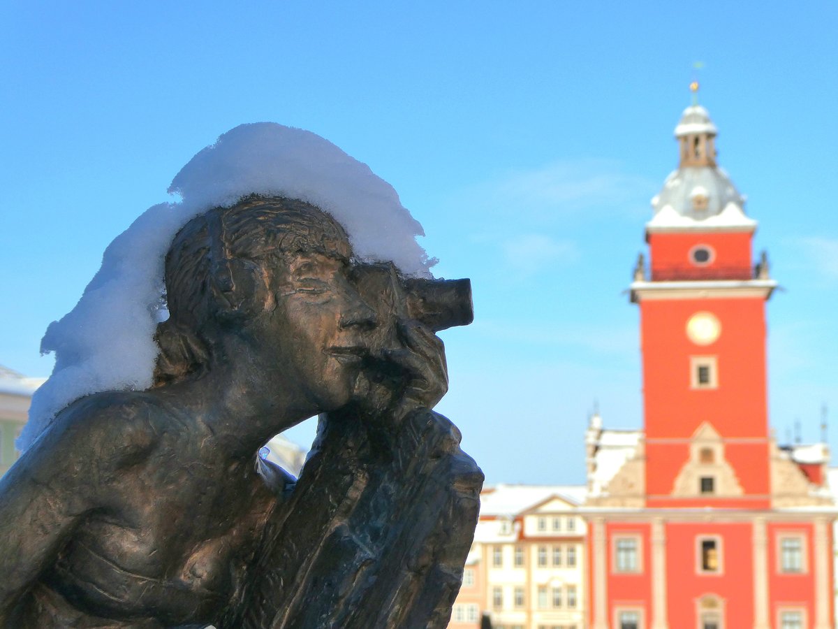 Die Gothaer Tugenden, An der Balustrade der Pferdetränke am Hauptmarkt (Gotha)