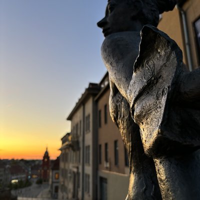 Die Gothaer Tugenden, An der Balustrade der Pferdetränke am Hauptmarkt (Gotha, Landkreis Gotha)
